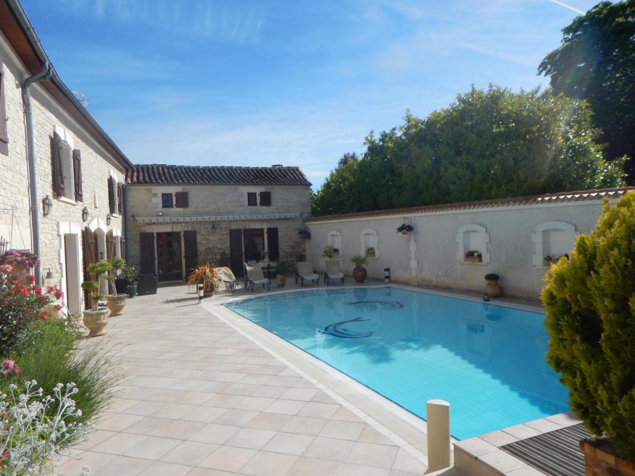 Bed and Breakfast La Fontaine Des Arts Mansle-les-Fontaines Экстерьер фото
