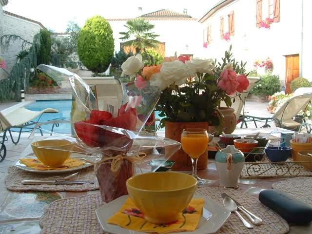 Bed and Breakfast La Fontaine Des Arts Mansle-les-Fontaines Экстерьер фото