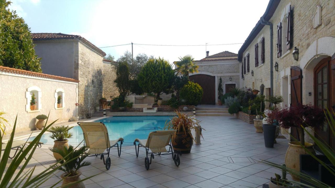 Bed and Breakfast La Fontaine Des Arts Mansle-les-Fontaines Экстерьер фото